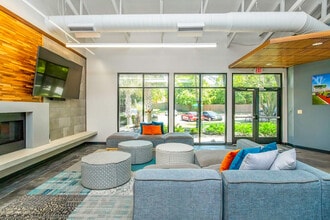 Rivers Edge at Carolina Stadium in Columbia, SC - Foto de edificio - Building Photo