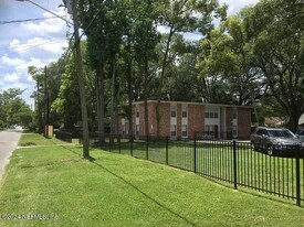 3325 Mayflower St, Unit 5 in Jacksonville, FL - Building Photo