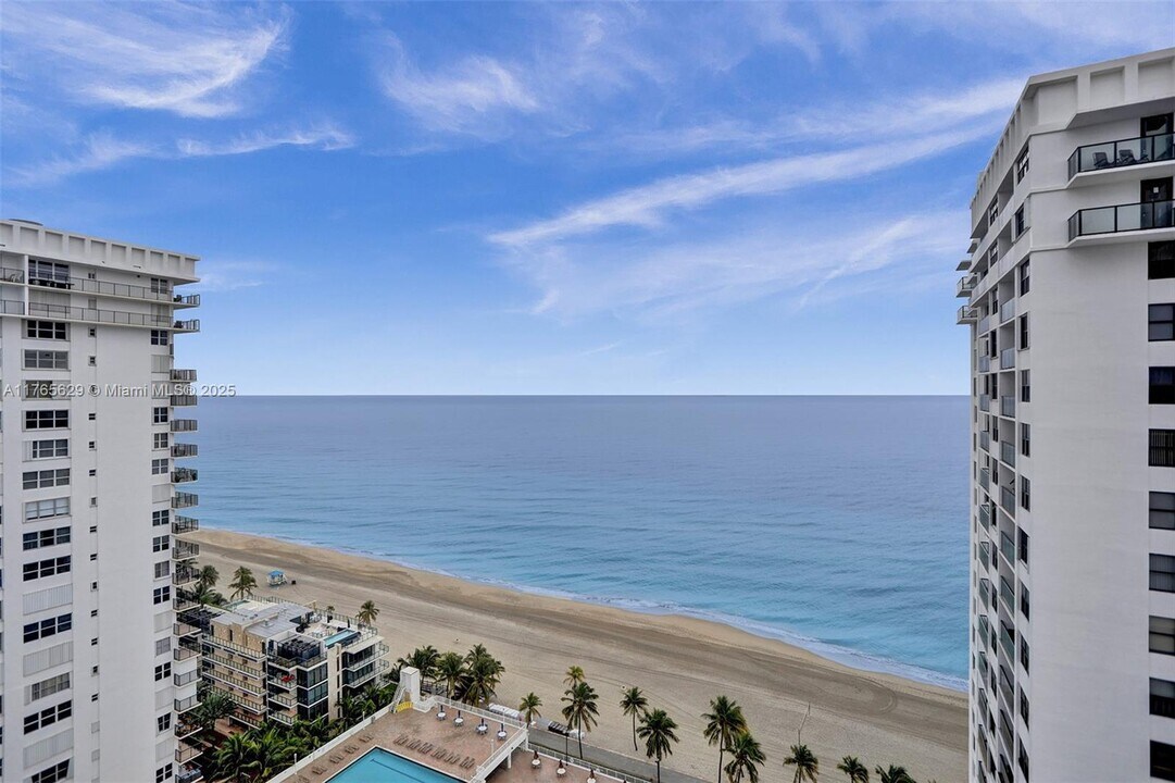 2401 S Ocean Dr, Unit 2402 in Hollywood, FL - Foto de edificio