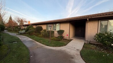 1780 W Santa Ana Ave in Fresno, CA - Building Photo - Building Photo