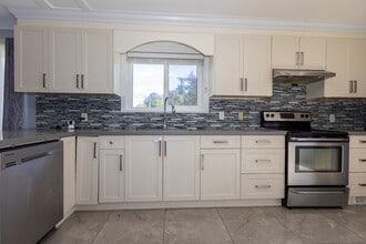 7395 Minster Dr S in Delta, BC - Building Photo - Building Photo