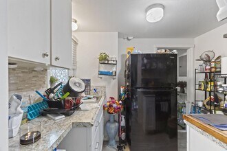 916 NE 11th St in Grants Pass, OR - Building Photo - Building Photo