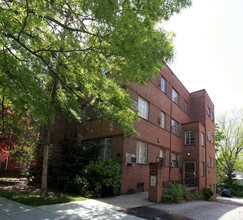 4560 MacArthur Blvd NW in Washington, DC - Building Photo - Building Photo