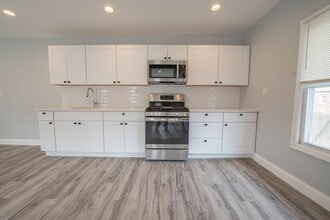 12 Union Ave in East Patchogue, NY - Building Photo - Building Photo