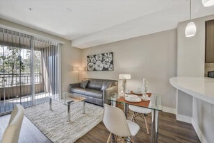 2230 Qualcomm Way in San Diego, CA - Building Photo