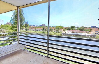 2880 NE 203rd St in Aventura, FL - Building Photo - Building Photo