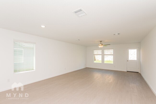 2700 Ctr Crk Ln in Fort Worth, TX - Building Photo - Building Photo