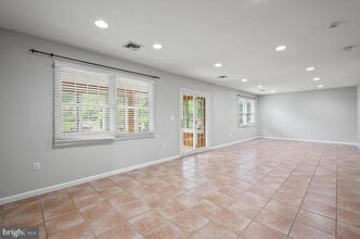 262 Crescent Dr in Hershey, PA - Building Photo - Building Photo