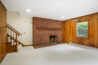 35 Deacon Abbott Rd in Redding, CT - Building Photo - Building Photo