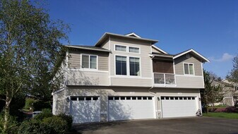 1389 Hudson St in Dupont, WA - Building Photo