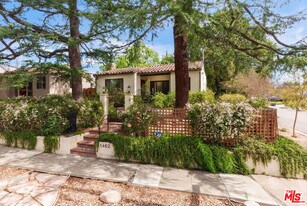 1462 Mentone Ave in Pasadena, CA - Building Photo