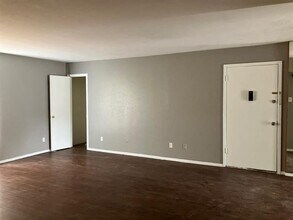 12888 Montfort Dr in Dallas, TX - Building Photo - Building Photo