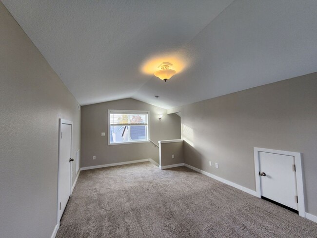 550 S Columbia St in Newberg, OR - Building Photo - Building Photo