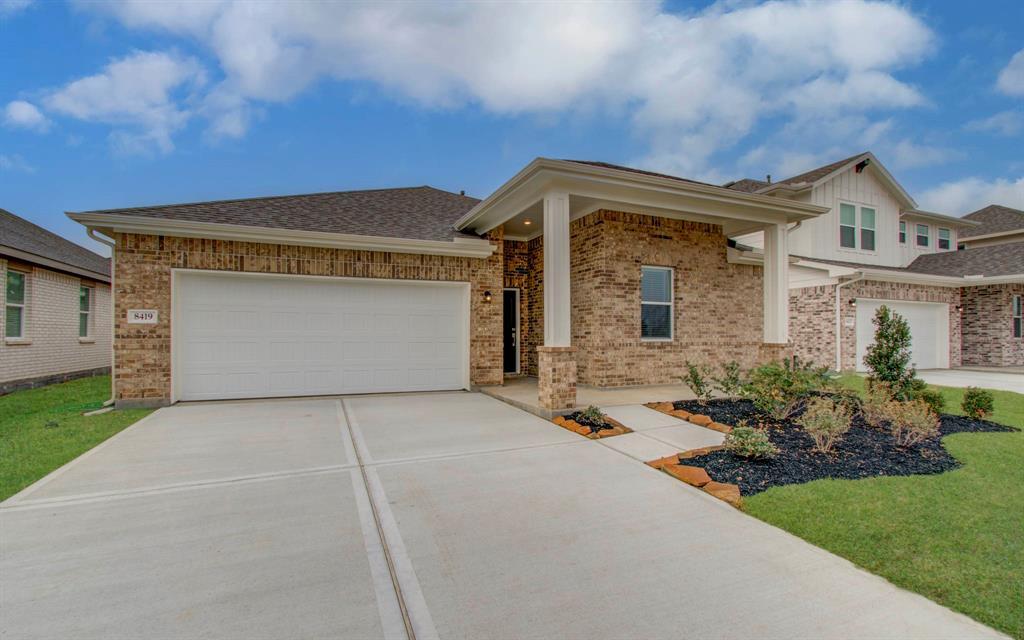 8419 Bay Oaks Dr in Baytown, TX - Building Photo