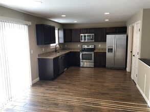 480 Honeysuckle Creek Dr in Wentzville, MO - Building Photo - Building Photo