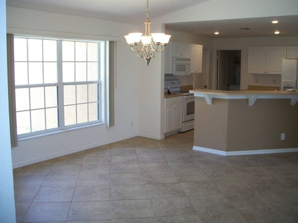 229 NW 1st St in Cape Coral, FL - Foto de edificio