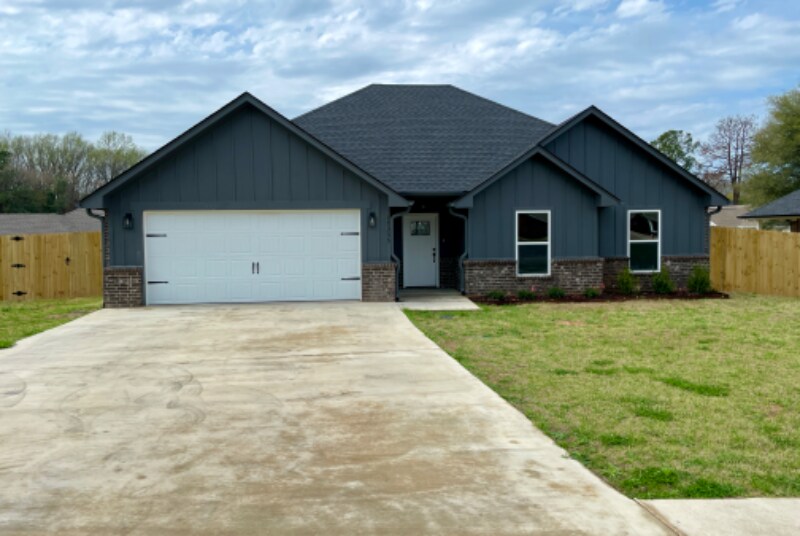 17335 CR 4108 in Lindale, TX - Building Photo