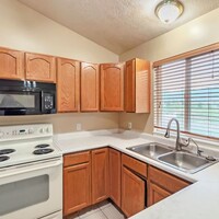 402 N 880 E in Tooele, UT - Building Photo - Building Photo