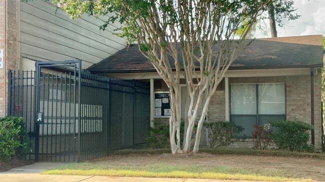 property at 2100 Wilcrest Dr