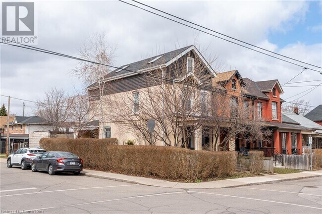 211 Mary St