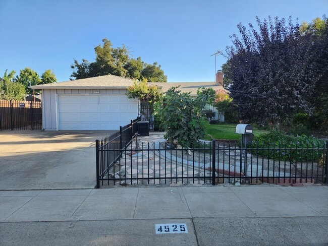 4525 W Paradise Ave