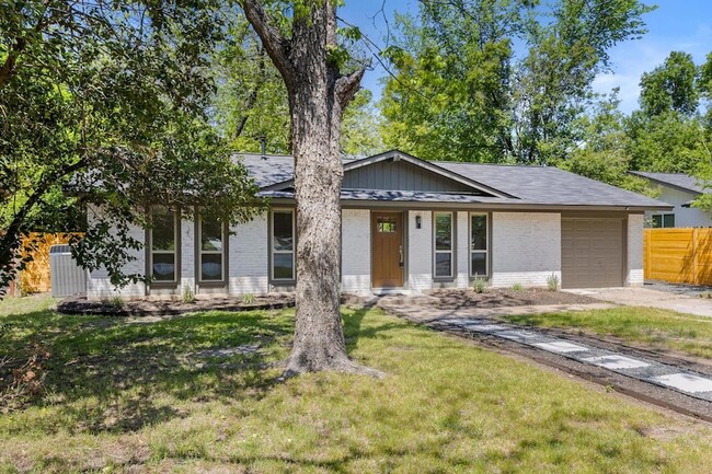 property at 5512 Gloucester Ln