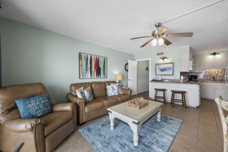 8743 Thomas Dr in Panama City Beach, FL - Building Photo - Building Photo