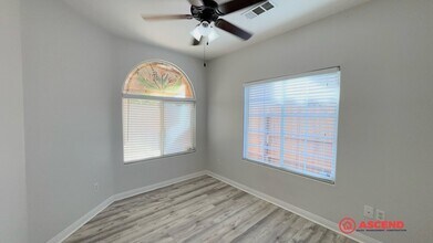 230 Solecita Way in Bakersfield, CA - Building Photo - Building Photo