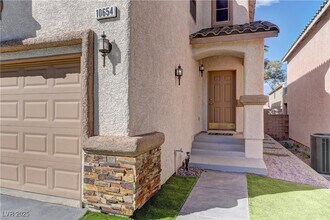 10654 Solar Hawk Ave in Las Vegas, NV - Building Photo - Building Photo