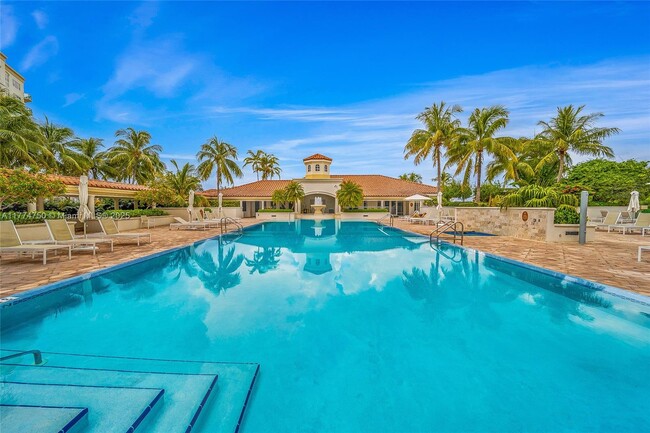 19900 E Country Club Dr in Aventura, FL - Building Photo - Building Photo