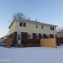 34 B Commodore St in Colonie, NY - Building Photo - Building Photo