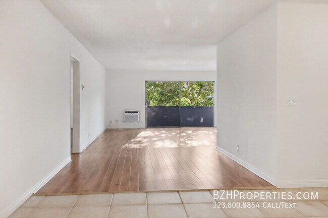 954 Croft Ave, Unit 201 in Los Angeles, CA - Building Photo - Building Photo
