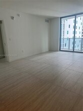 77 SE 5th St in Miami, FL - Building Photo - Building Photo