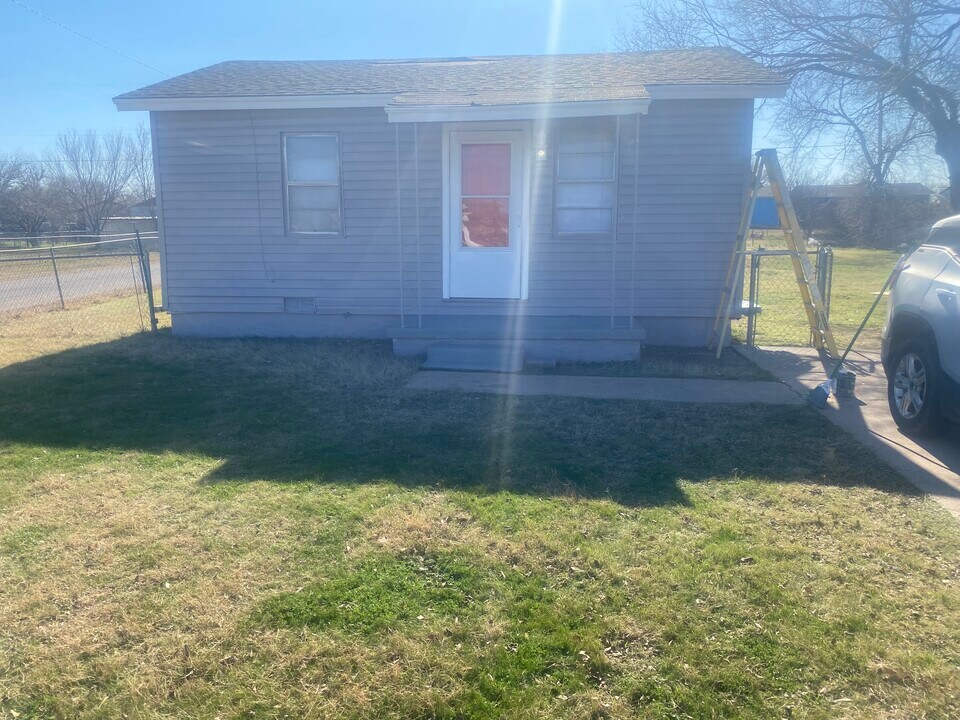 1802 Charles Whitlow Ave in Lawton, OK - Foto de edificio