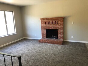 1036 Zamora Dr in Pacifica, CA - Building Photo - Building Photo