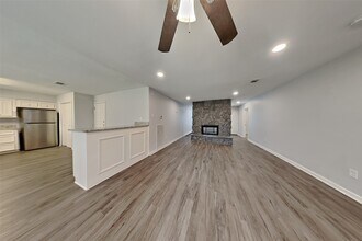 4135 Lufborough Dr in Houston, TX - Building Photo - Building Photo