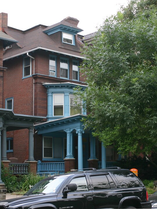 4626 Spruce St in Philadelphia, PA - Foto de edificio