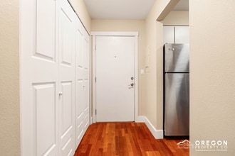 6801 SW Terri Ct in Portland, OR - Building Photo - Building Photo