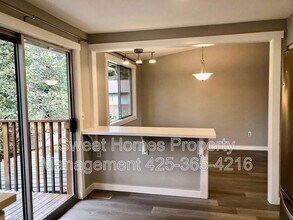 11235 80th Ave NE in Kirkland, WA - Building Photo - Building Photo