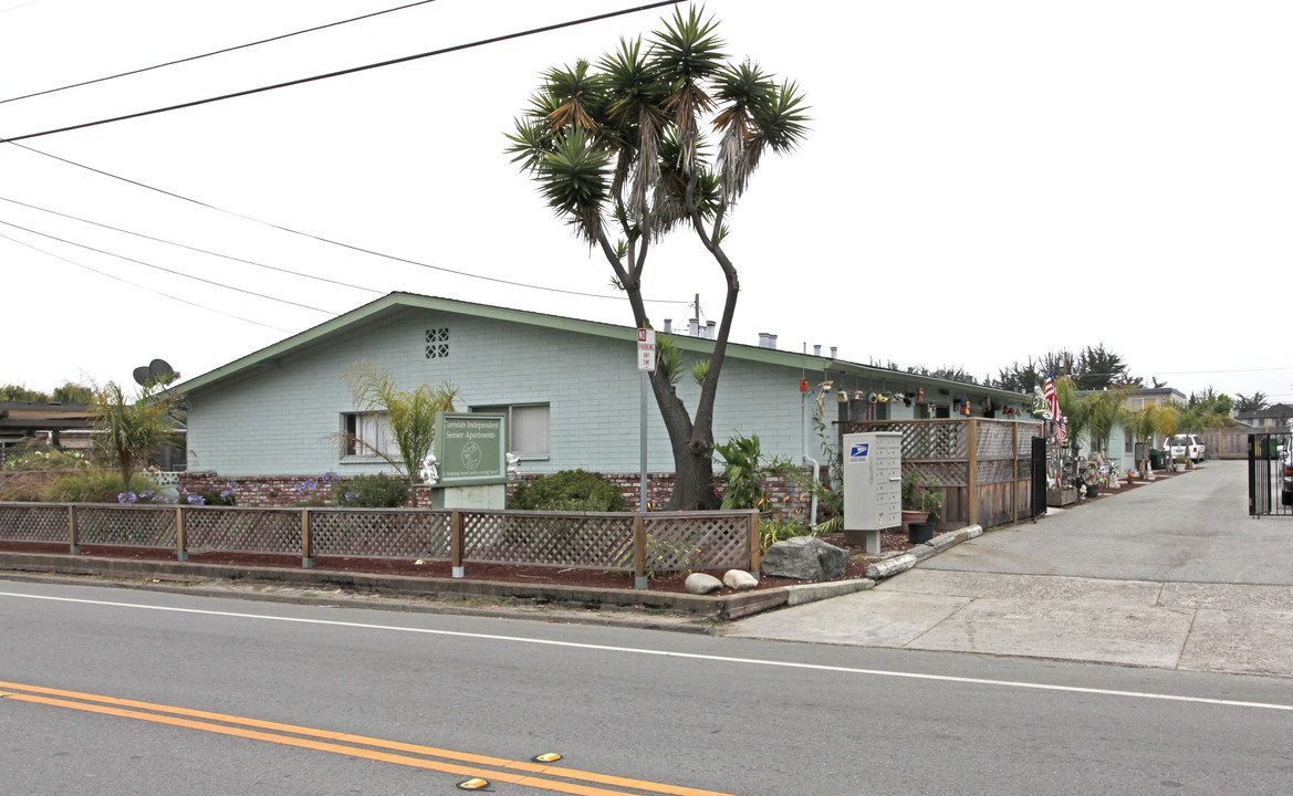 Correials Indendent Senior Apartment in Santa Cruz, CA - Building Photo