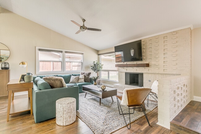 12005 Cromwell Dr in Dallas, TX - Building Photo - Building Photo