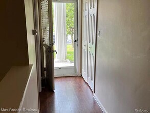 42491 Plymouth Hollow Dr in Plymouth, MI - Building Photo - Building Photo