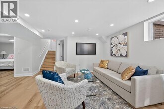 175 E 45th St in Hamilton, ON - Building Photo - Building Photo