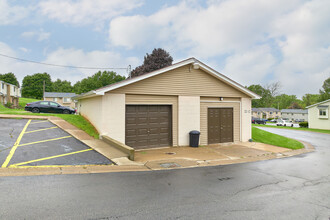 Hilltop View Apartments & Townhomes in Spencerport, NY - Building Photo - Building Photo