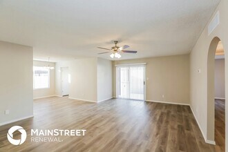 10634 S 44th St in Phoenix, AZ - Foto de edificio - Building Photo