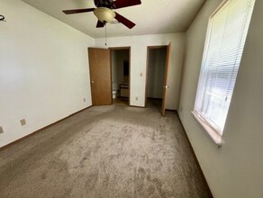 5904 Sara St in Fayetteville, AR - Building Photo - Building Photo