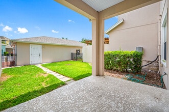 6138 Hadley Commons Dr in Riverview, FL - Building Photo - Building Photo