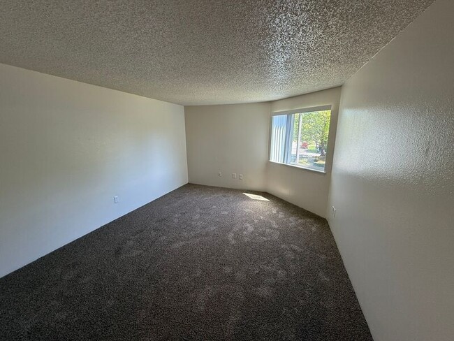 451 Senate St NW in Salem, OR - Foto de edificio - Building Photo