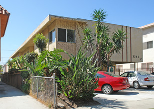 3351 Mentone Ave in Los Angeles, CA - Building Photo - Other