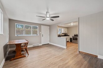 1490 Clay Pike in Irwin, PA - Building Photo - Building Photo